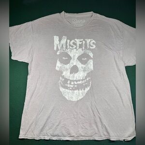 Graphic Tee - Light Gray Skull Logo Misfits